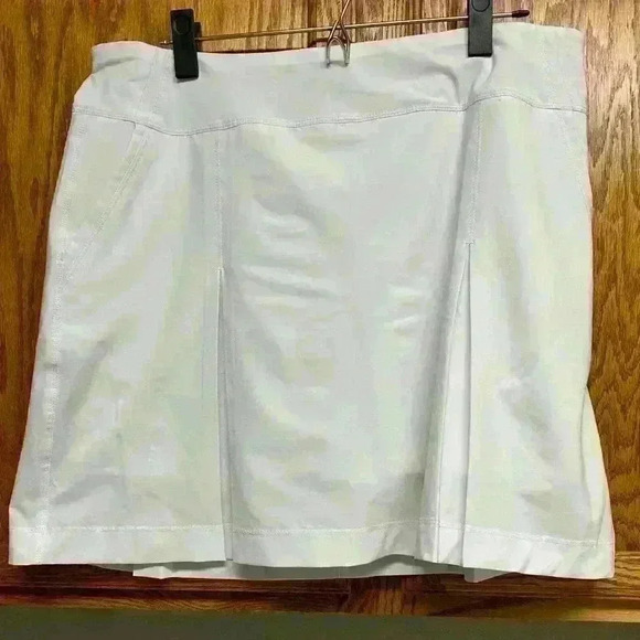 Women’s white Callaway Skort with back pocket-‎ pleated size large - Picture 1 of 5